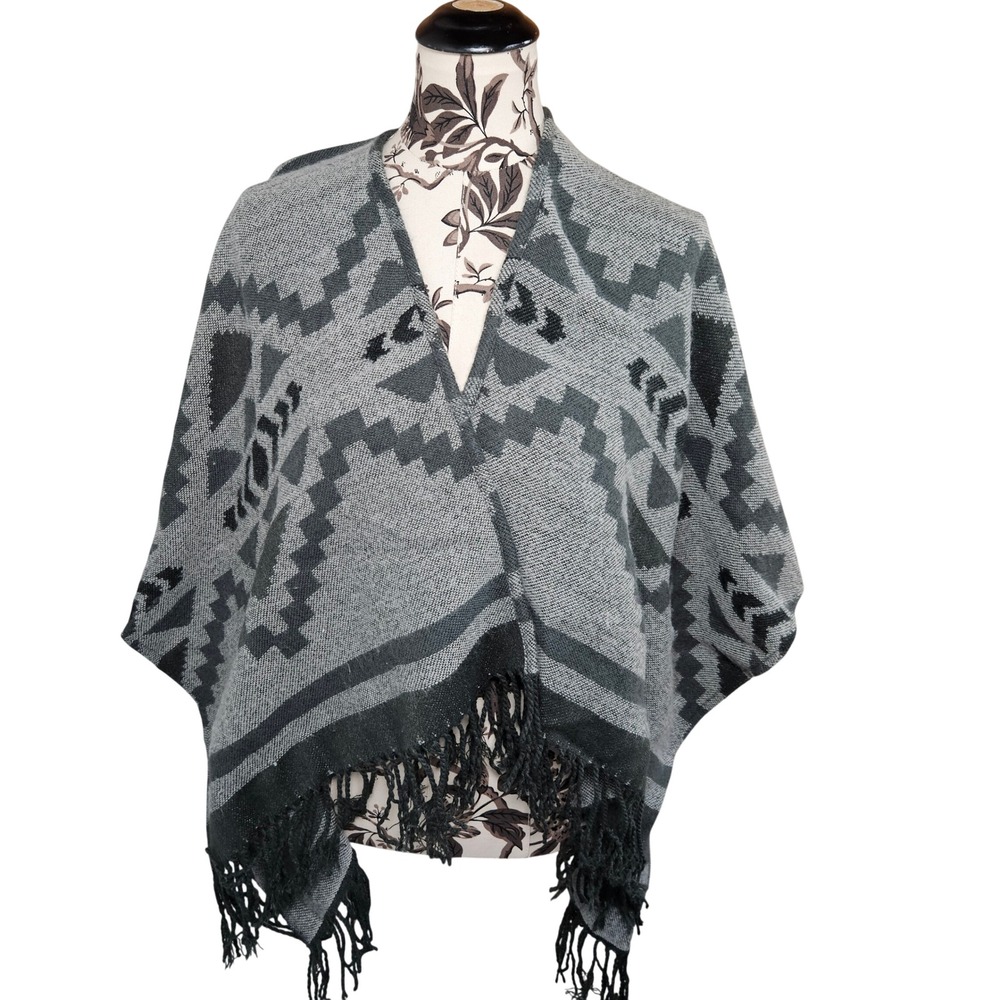Hollister Poncho Wrap Women XS/S Gray Aztec Geometric Fringe Shawl‎ Cardigan